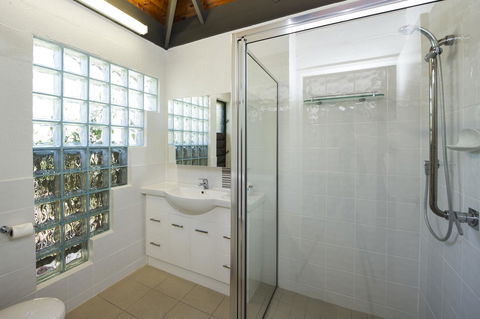 Island Leisure Resort - Accommodation QLD 3
