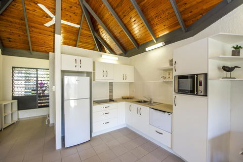 Island Leisure Resort - Accommodation QLD 4