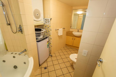 Grand Palais Boolarong Beachside Apartments - Accommodation QLD 12