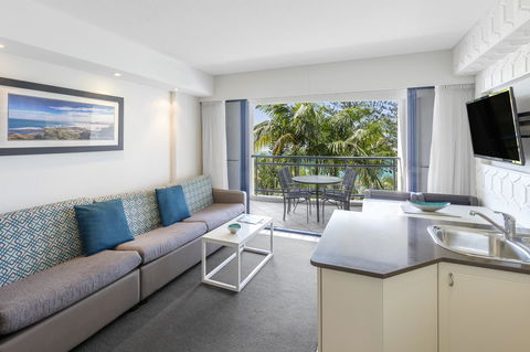 Ramada Resort By Wyndham Golden Beach - Accommodation QLD 23