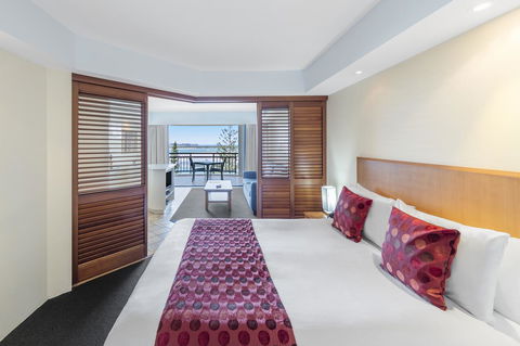 Ramada Resort By Wyndham Golden Beach - Accommodation QLD 20