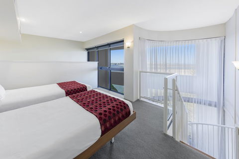 Ramada Resort By Wyndham Golden Beach - Accommodation QLD 11
