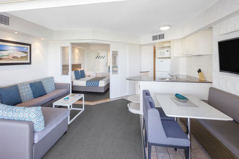 Ramada Resort By Wyndham Golden Beach - Accommodation QLD 13