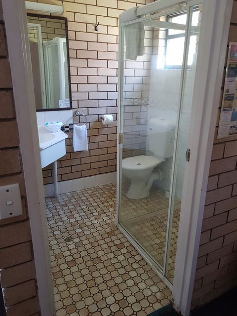 Twin Pines Motel - Accommodation QLD 1