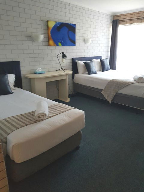 Twin Pines Motel - Accommodation QLD 13