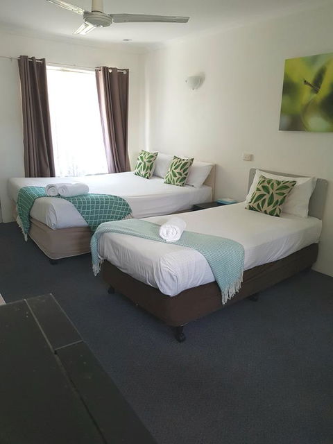 Twin Pines Motel - Accommodation QLD 10