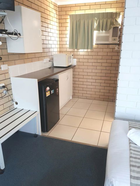Twin Pines Motel - Accommodation QLD 12