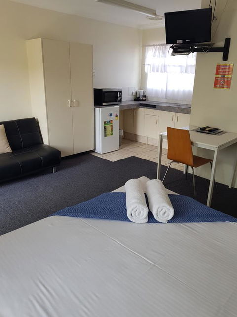 Twin Pines Motel - Accommodation QLD 15
