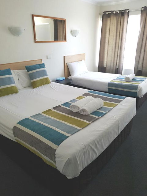 Twin Pines Motel - Accommodation QLD 11