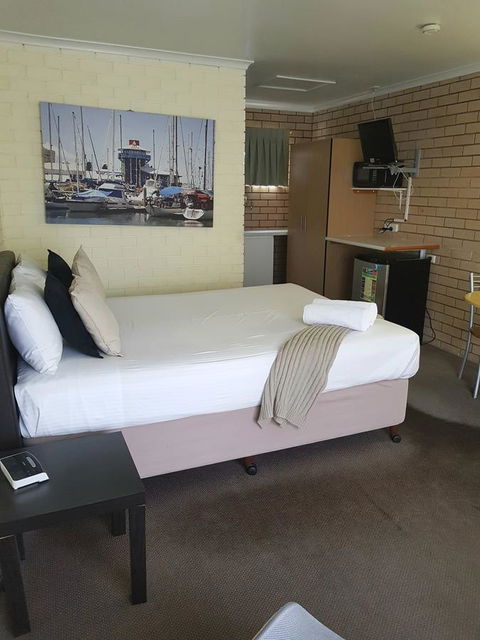 Twin Pines Motel - Accommodation QLD 19