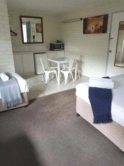Twin Pines Motel - Accommodation QLD 8
