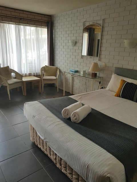Twin Pines Motel - Accommodation QLD 17