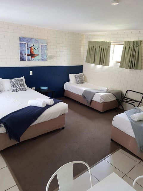 Twin Pines Motel - Accommodation QLD 9