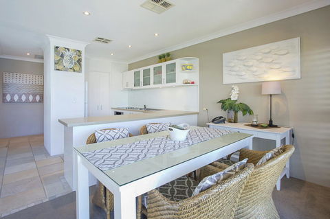 Noosa Shores Resort - Accommodation QLD 24