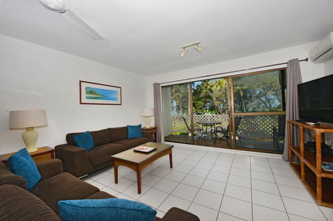 Seascape Holidays At Beachfront Terraces - Accommodation QLD 4