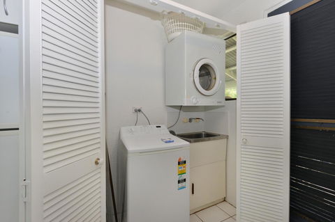 Seascape Holidays At Beachfront Terraces - Accommodation QLD 16