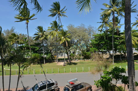 Seascape Holidays At Beachfront Terraces - Accommodation QLD 27