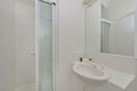 Seascape Holidays At Beachfront Terraces - Accommodation QLD 7