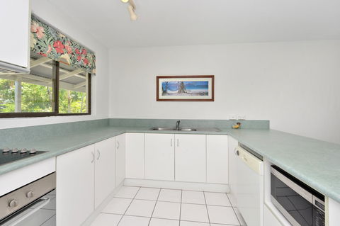 Seascape Holidays At Beachfront Terraces - Accommodation QLD 14