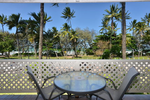 Seascape Holidays At Beachfront Terraces - Accommodation QLD 2