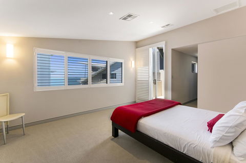 Redvue Holiday Apartments - Accommodation QLD 21