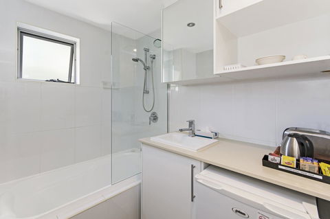Redvue Holiday Apartments - Accommodation QLD 26