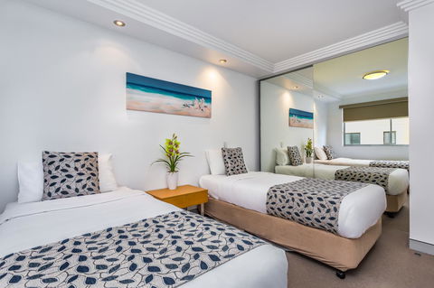 Redvue Holiday Apartments - Accommodation QLD 8