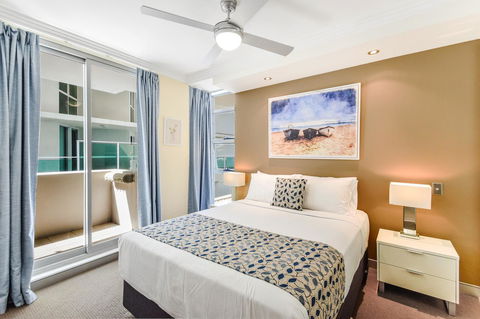 Redvue Holiday Apartments - Accommodation QLD 6