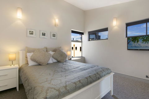 Redvue Holiday Apartments - Accommodation QLD 32