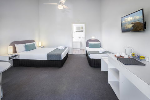 The Beach Motel Hervey Bay - Accommodation QLD 12