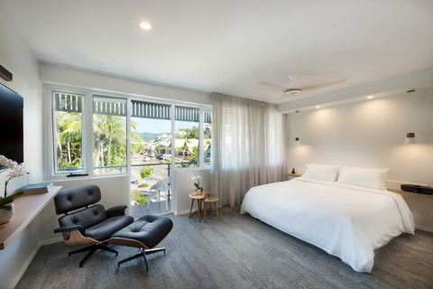 Heart Hotel And Gallery Whitsundays - Accommodation QLD 0