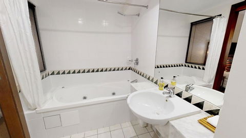 Silkari The Pavilions - Accommodation QLD 3