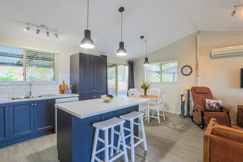 Bed & Breakfast 1 Bedroom Guest House - Accommodation QLD 9