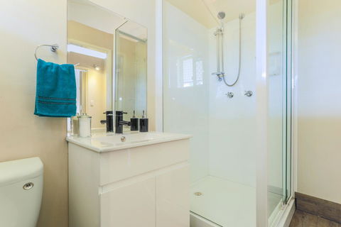 Bed & Breakfast 1 Bedroom Guest House - Accommodation QLD 7
