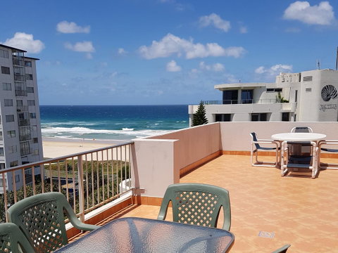 Surfers Chalet - Accommodation QLD 37