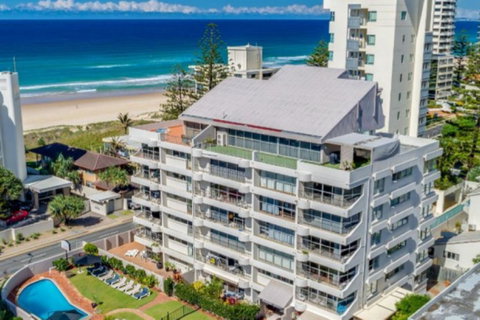 Surfers Chalet - Accommodation QLD 9