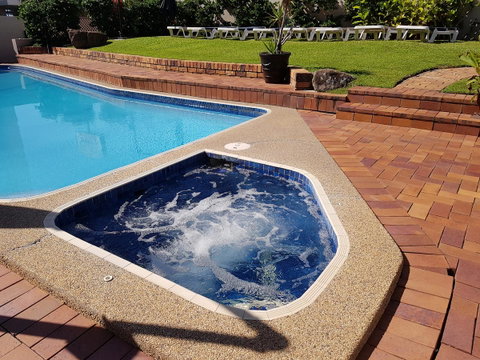 Surfers Chalet - Accommodation QLD 26