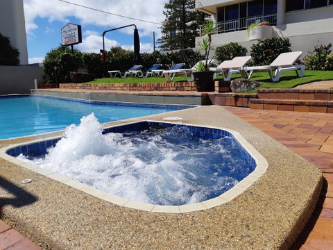 Surfers Chalet - Accommodation QLD 2