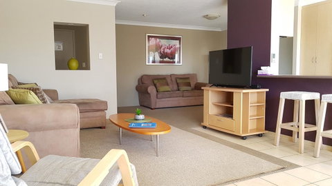 Surfers Chalet - Accommodation QLD 18