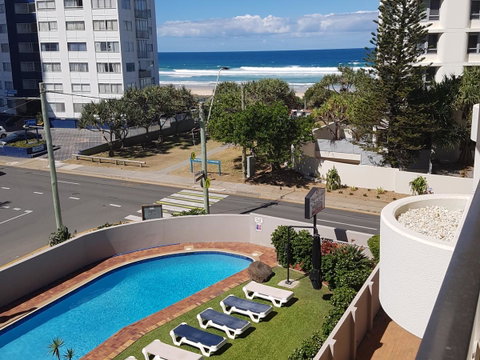Surfers Chalet - Accommodation QLD 14