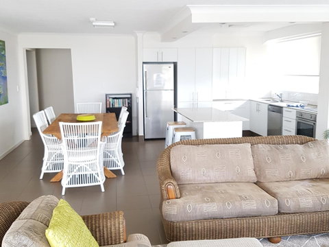 Surfers Chalet - Accommodation QLD 33