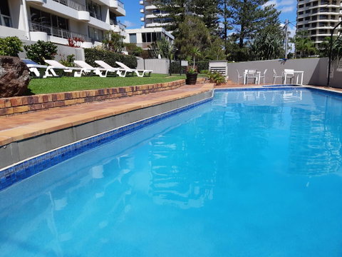 Surfers Chalet - Accommodation QLD 7