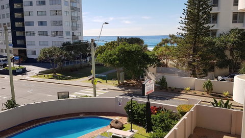 Surfers Chalet - Accommodation QLD 17