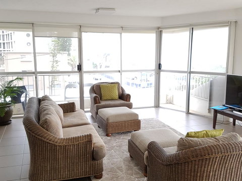 Surfers Chalet - Accommodation QLD 32