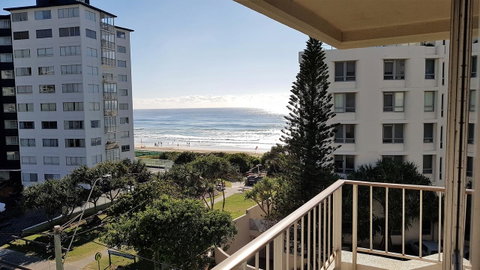 Surfers Chalet - Accommodation QLD 15