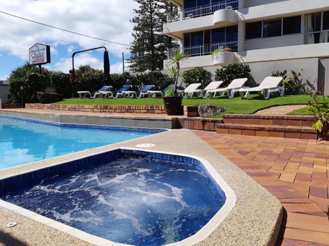 Surfers Chalet - Accommodation QLD 6