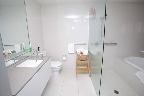 Circle Luxury Holidays - Accommodation QLD 6