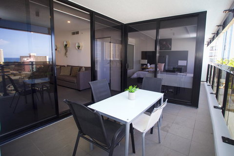 Circle Luxury Holidays - Accommodation QLD 3