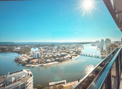 Circle Luxury Holidays - Accommodation QLD 10