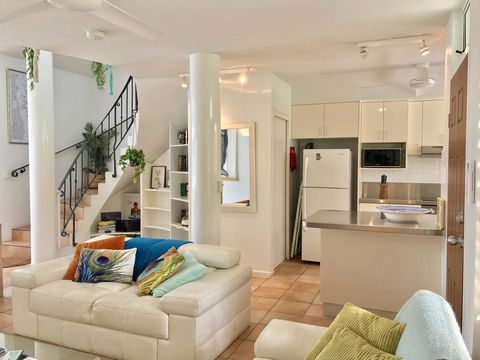 [ ANDY'S BEACH HOUSE ] - Accommodation QLD 35